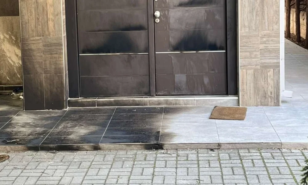 ambasadorja-izraelite-publikon-pamjet-e-disa-njerezve-qe-tentuan-te-djegin-nje-sinagoge-ne-shkup