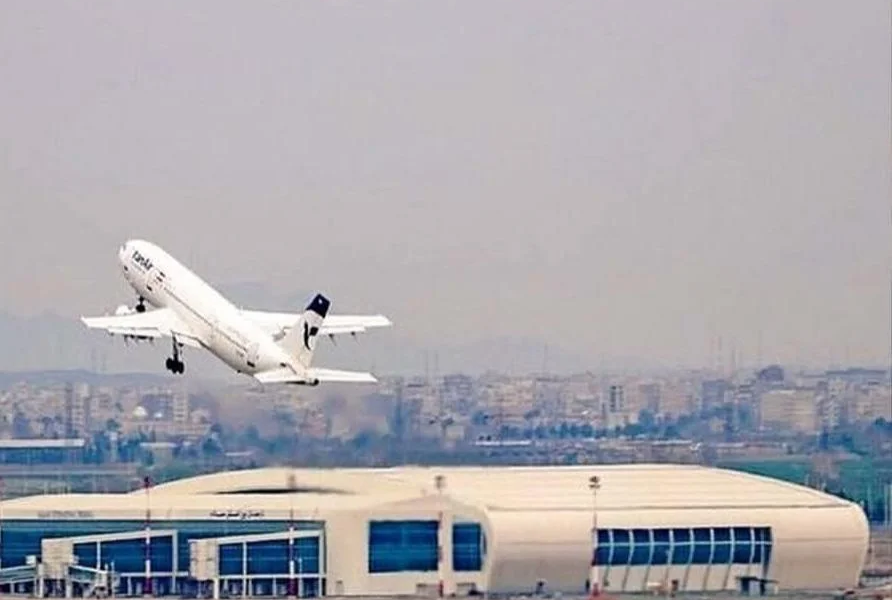 Rifillojnë fluturimet në aeroportin kryesor të Teheranit pas 57 ditësh mbylljeje