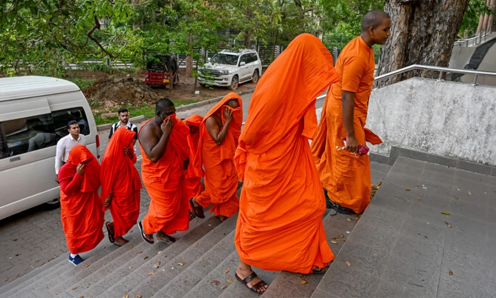 Murgj budistë të  dalë feje 