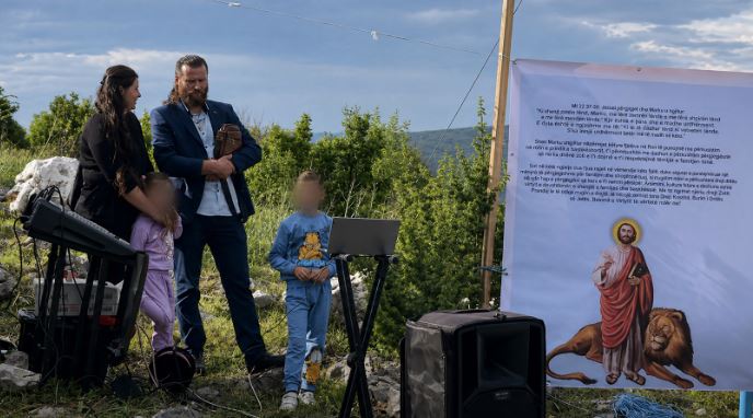 prinder-te-kater-femijeve-keta-jane-cifti-i-bashkeshorteve-qe-u-vrane-me-bresheri-plumbash-ne-lezhe