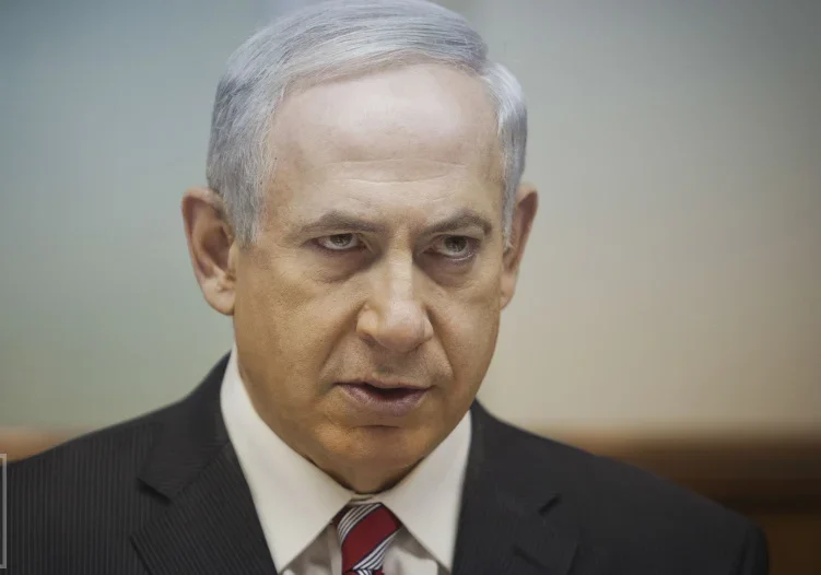 Precedenti politik  ftesa korteziale që pasohet nga paralajmërimi për arrestim   