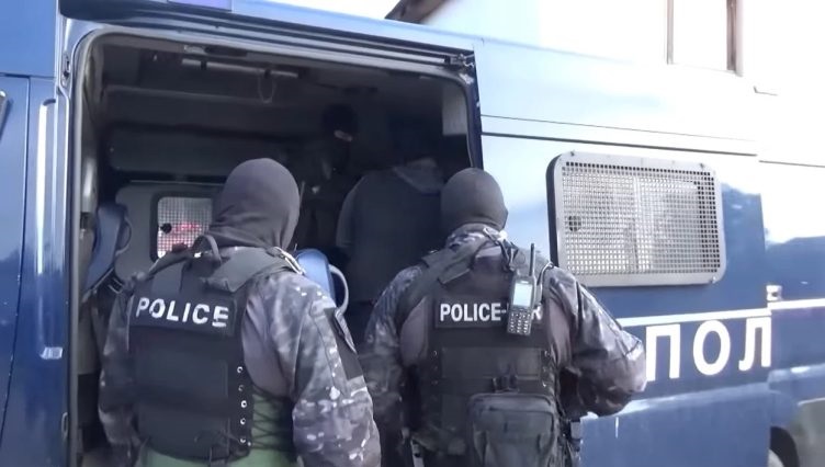 aksion-i-madh-policor-kunder-droges-ne-rmv-bastisje-ne-disa-qytete-dhe-arrestime