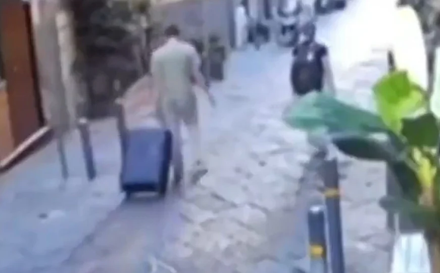 Vdekja e një turisteje në Napoli nga një trill fëminor  e kujt është përgjegjësia 