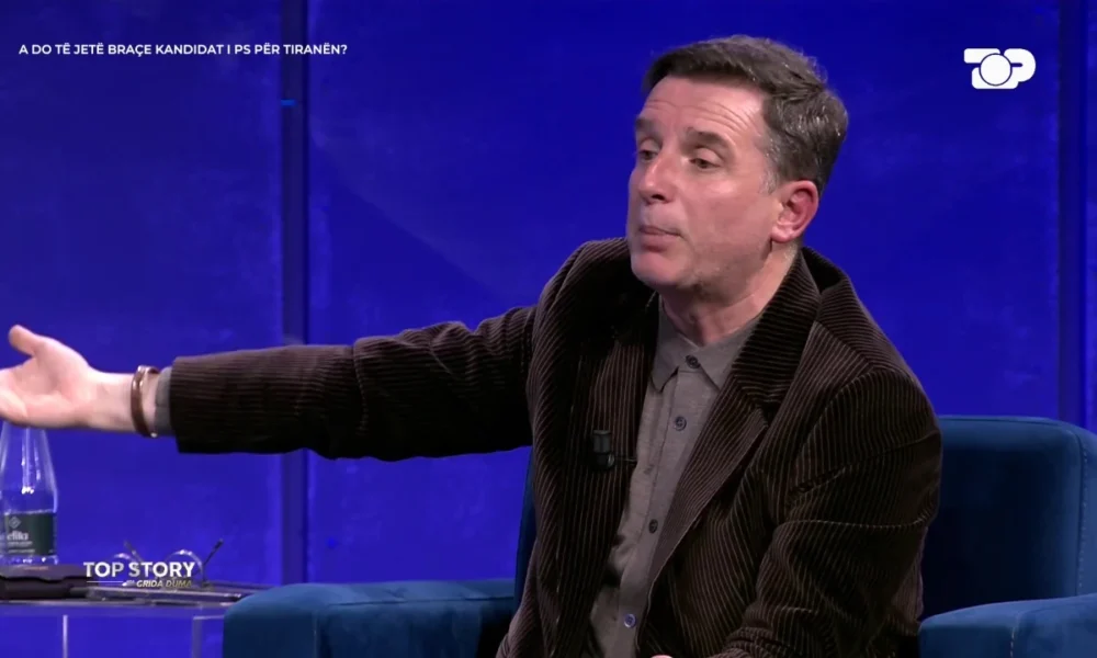 Braçe  zhvesh shpatën     Te Sheshi