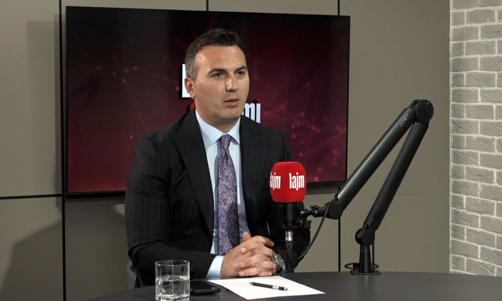 Ademi  Fillkov tallet me përfaqësuesit e VLEN it  ligji i ri është tentim për  t ia bë varrin ligjit për gjuhën shqipe 