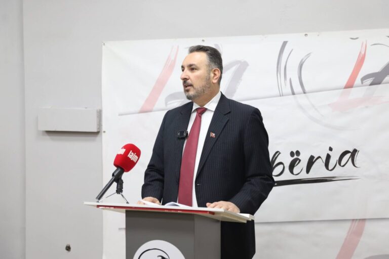  Vaki shqiptare   Bekim Fazliu ironizon me Musa Xhaferin