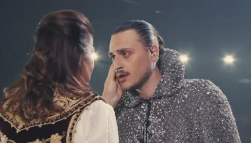 Finalja e Eurovizionit  Alis shkëlqen në finalen e Eurovizionit me baladën  Nân 