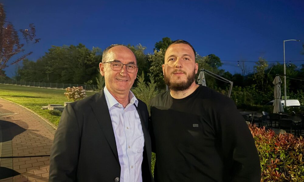 Mozzik i jep mbështetje axhës së tij në garën për deputet  Shembull se si duhet me e dashtë atdheun