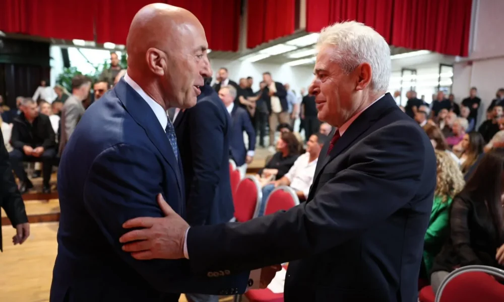 ali-ahmeti-nderon-fehmi-dhe-xheve-lladrovcin-ne-ceremonine-perkujtimore