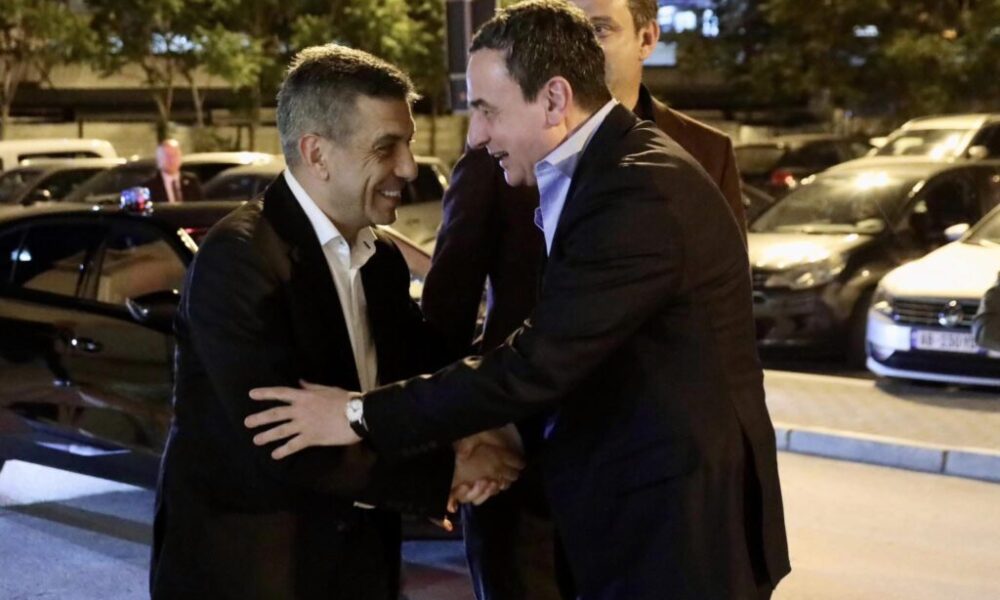 Albin Kurti sonte po qëndron në Shkup  u takua edhe me Mexhitin