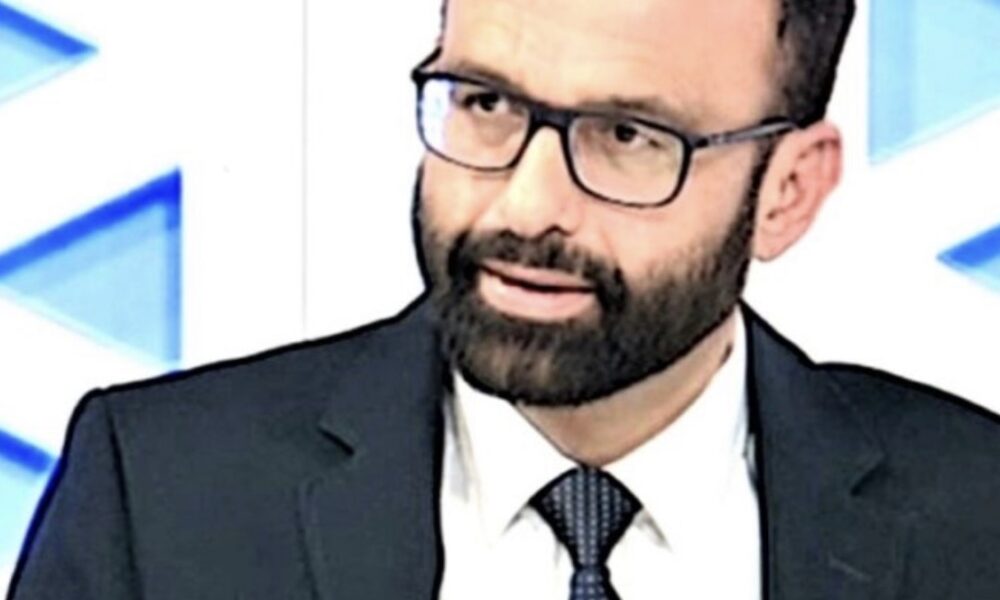 Shasivari  VLEN një me dyshen Kasami Mexhiti po varros kultin e liderit absolut