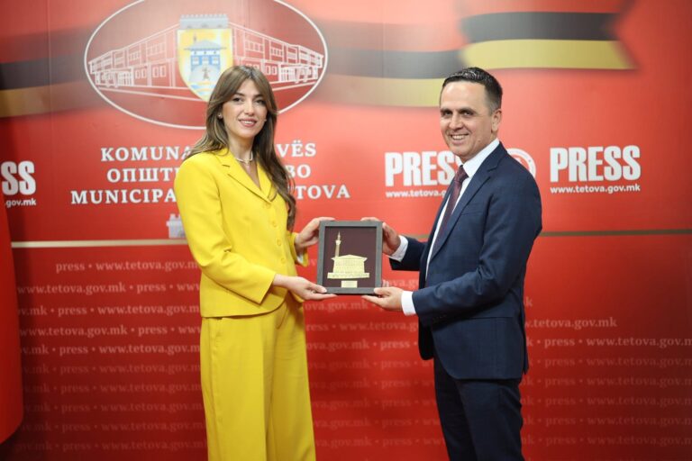 kasami-pret-presidenten-e-kosoves-albulena-haxhiu