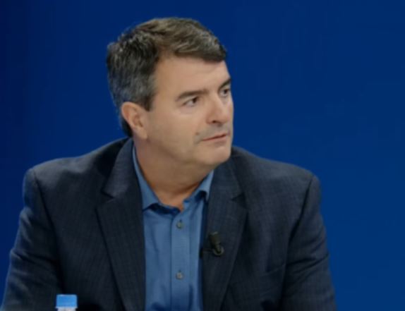 albin-kurti-shkonte-me-ar-e-ne-parlament-krasniqi-zbulon-biseden-me-te