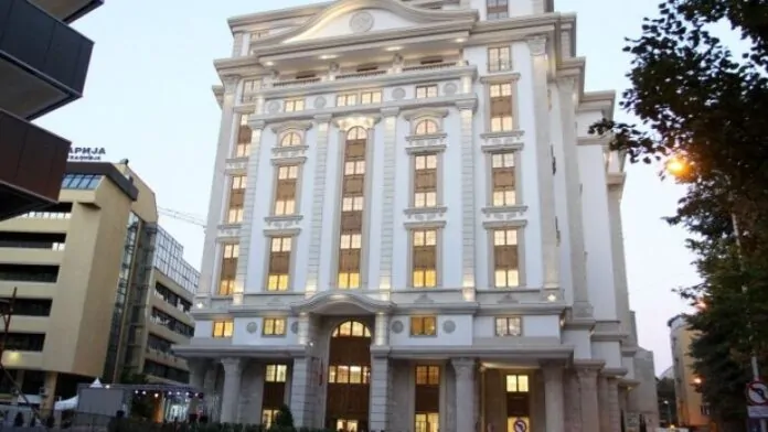 Qeveria nis betejën kundër kredive të shpejta  i merret licenca një shoqërie financiare