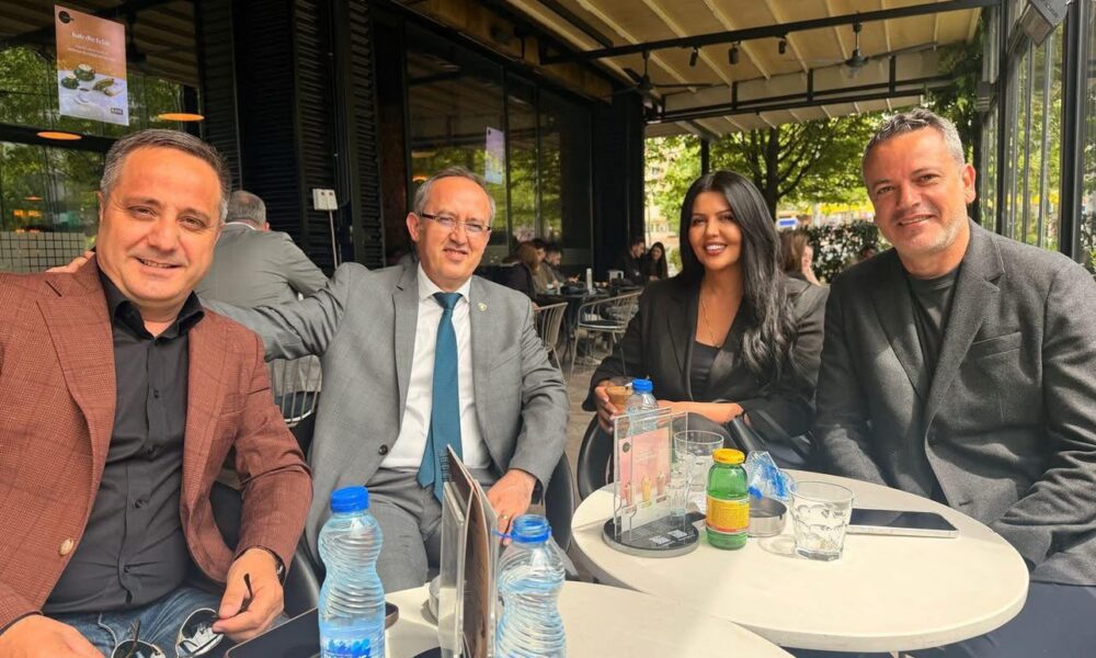 Rrezarta Krasniqi e LDK së mbështet kandidatët për deputetë  Avdullah Hoti e Arben Gashi