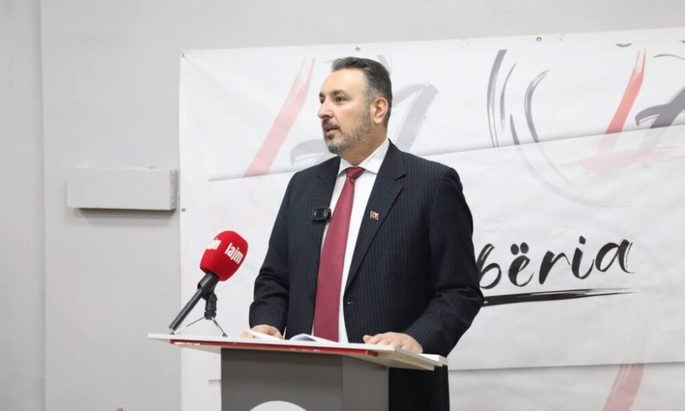 Vaki shqiptare   Bekim Fazliu ironizon me Musa Xhaferin