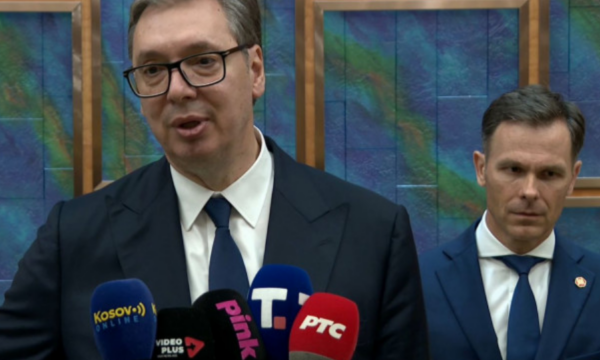 Tema e Kosovës  Vuçiq kritikon Perëndimin pas kthimit nga Kina  Po të donin  do t i detyronin për Asociacionin