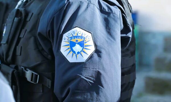 Dy persona arrestohen në Pejë dhe Istog  policia konfiskon armë dhe municion