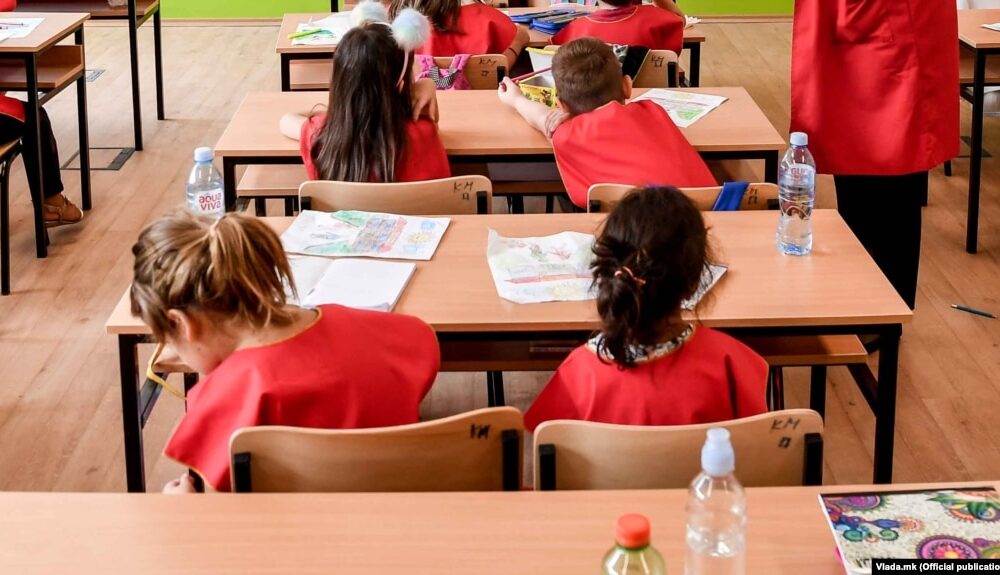 Në të gjitha shkollat fillore të vendit ka nisur regjistrimi i nxënësve në klasë të parë