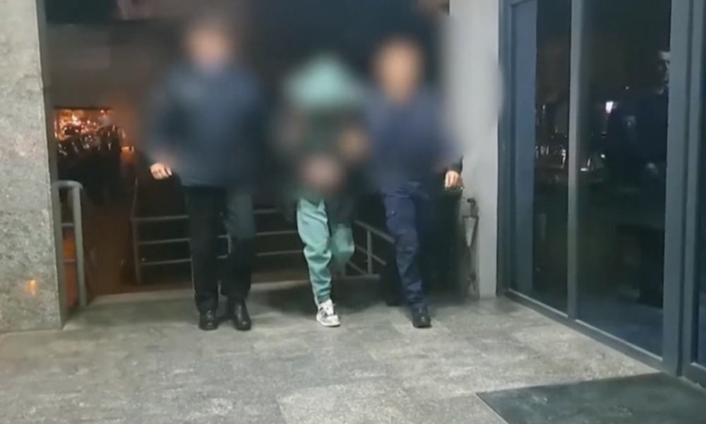  Mjeku i TikTok ut  drejt rikthimit në spital  Gjykatat kanë anuluar vendimin për shkarkimin e tij