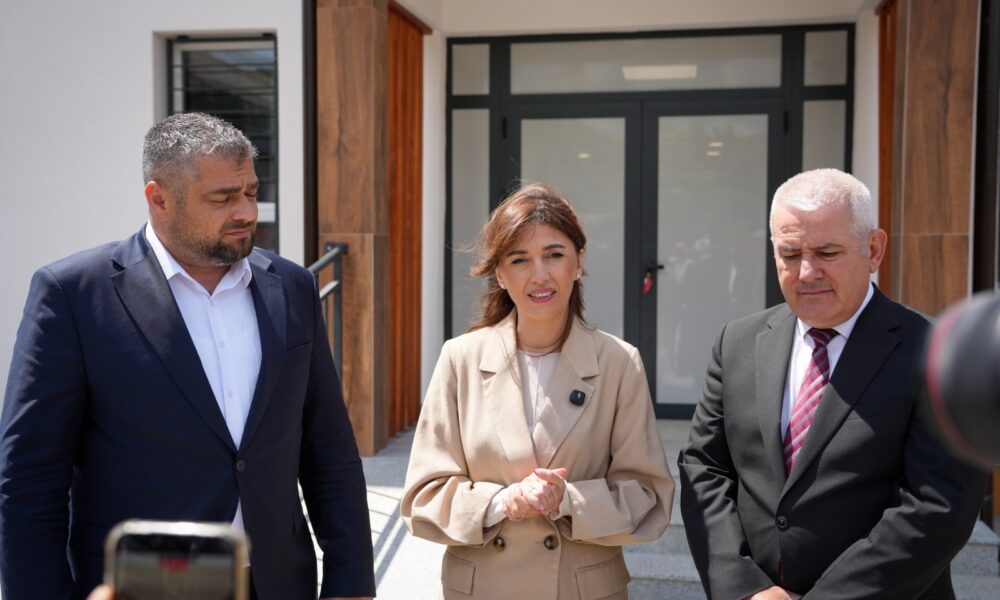 haxhiu-peruroi-strehimoren-e-pare-institucionale-ne-veri