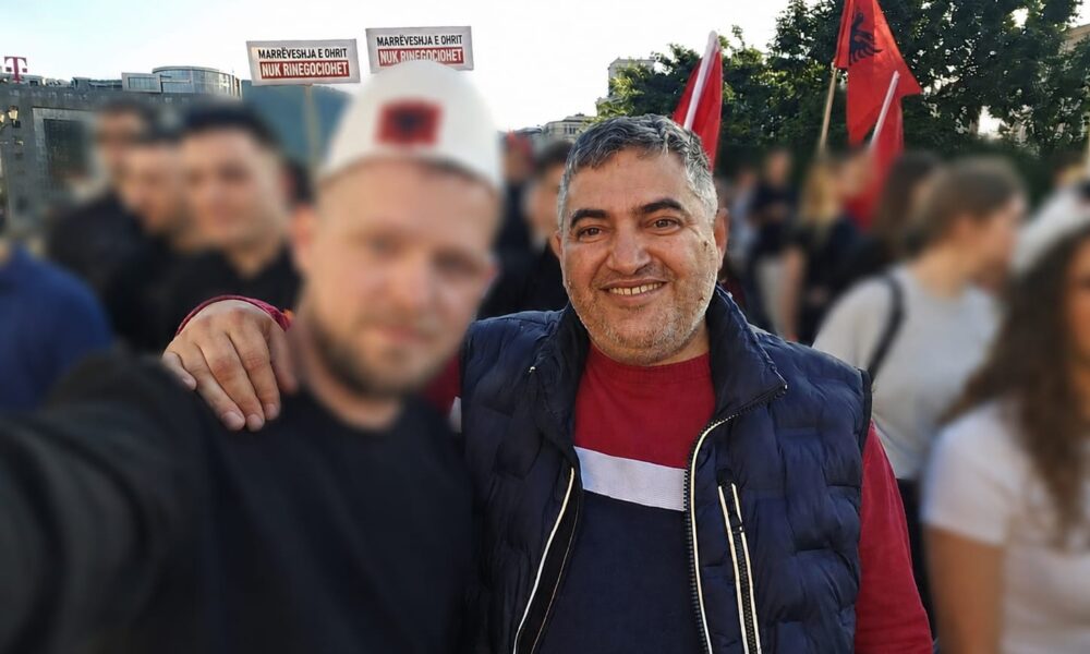 VLEN  Kundër kujt proteston Bujar Ahmeti  kundër vetvetes apo kundër axhës së tij Ali Ahmetit 