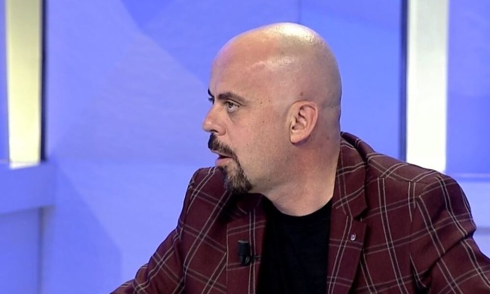  Kurti mendoi se i duhej divorci me Osmanin   Albatros Rexhaj  Lufta është mes LVV dhe PDK 