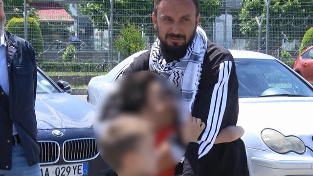 U ndalua nga Izraeli  aktivisti shqiptar Baki Goxhaj mbërrin në Shqipëri  Na morën peng e na trajtuan si bagëti  vetëm ujë e bukë të thatë  Ishim aty kur erdhi ministri