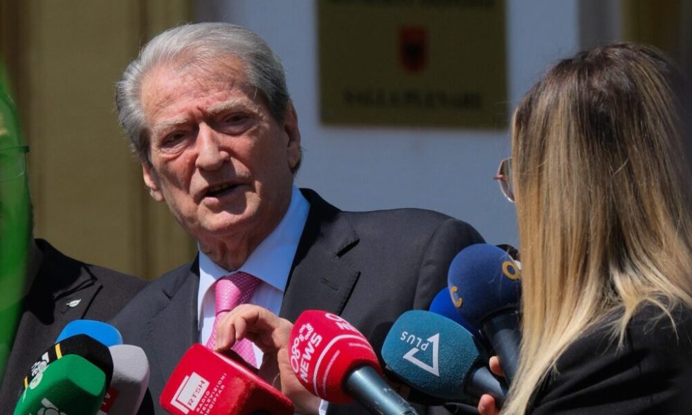  Raporti i IBAR nuk miratohet    Sondazhi  76 6 për qind e shqiptarëve mendojnë ndryshe nga Berisha