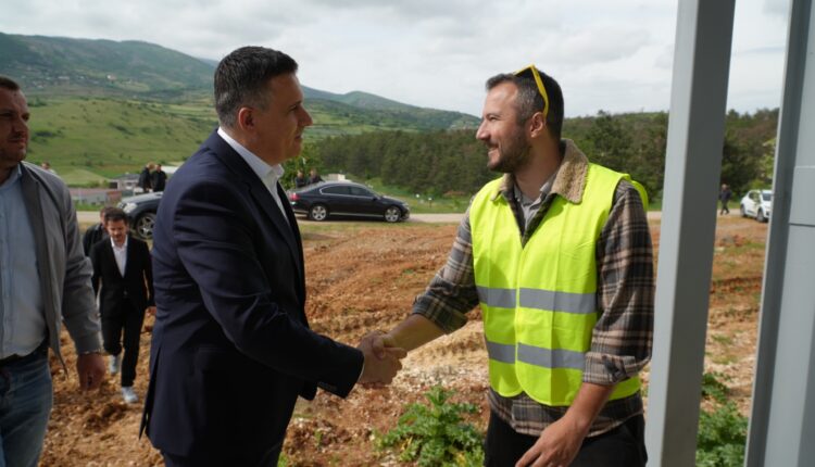 Ministri Hoxha realizoi inspektim në projektet infrastrukturore në Haraçinë me vlerë mbi 110 milionë denarë