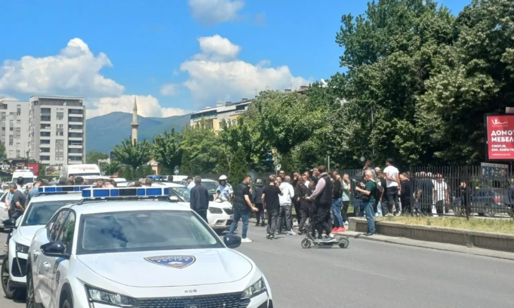 Me forca policore mbyllet vendkalimi ilegal në Bit Pazar  revoltohen qytetarët