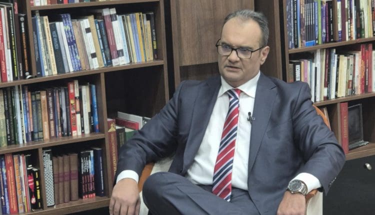 Veliçkovski  Nëse LSDM nuk i mbështet amendamentet kushtetuese  Siljanovska Davkova ose 150 000 qytetarë mund t i propozojnë ato