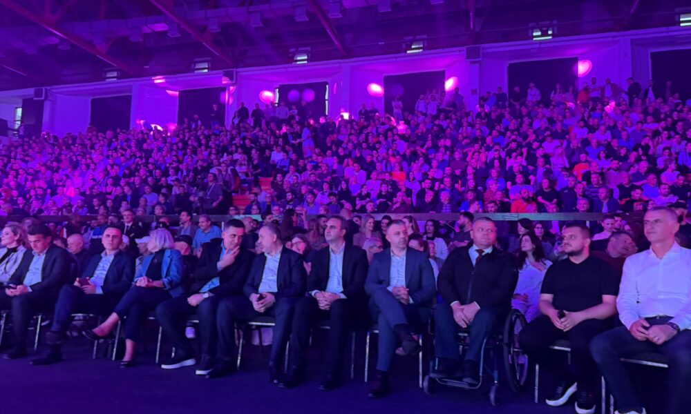 Delegacion i VLEN it në krye me Kasamin në tubimin e VV së në Prishtinë