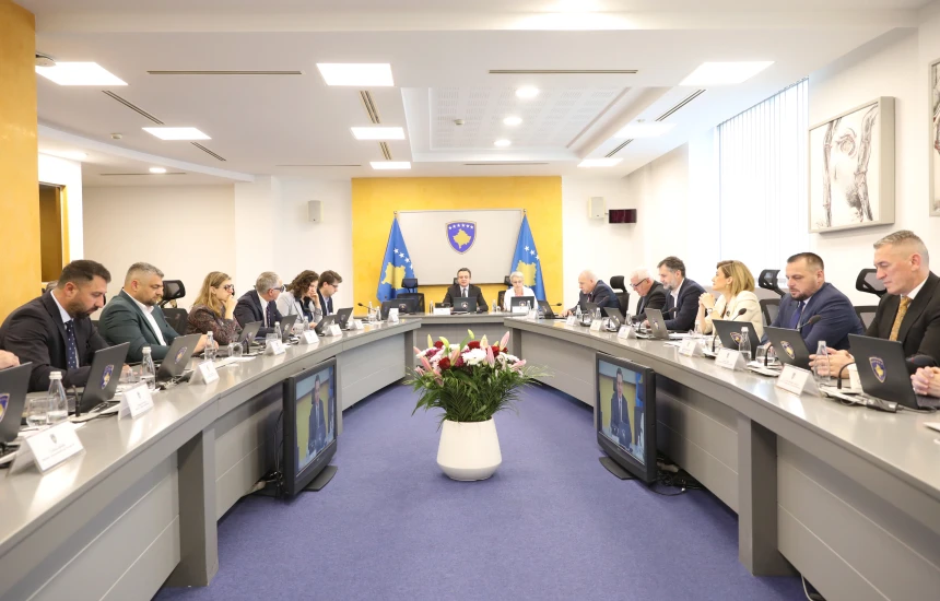 Në prag të zgjedhjeve  Qeveria në detyrë e Kosovës ndan para për disa kategori