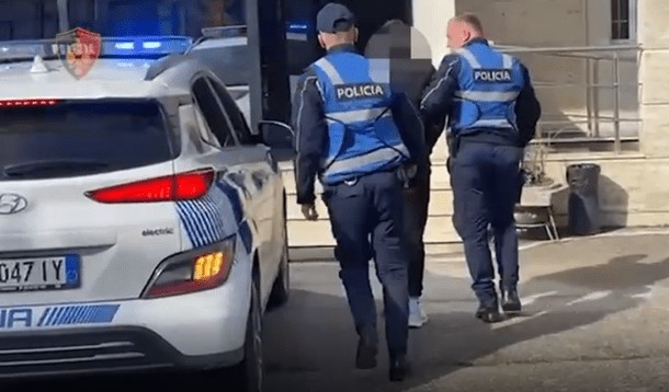 Përplasja me policinë në Mamurras  Lihen në burg dy të rinjtë  njëri do të ekstradohet në Itali