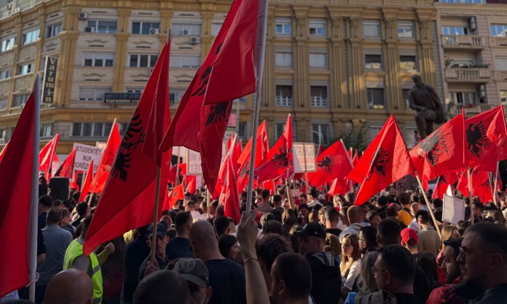 Studentët me brohoritje nga protesta në Shkup    O Sa Mirë Me Qenë Shqiptar 