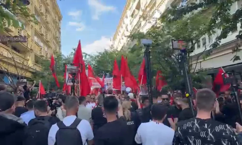 Protesta për gjuhën shqipe  arrestohen tre studentë shqiptarë në Shkup