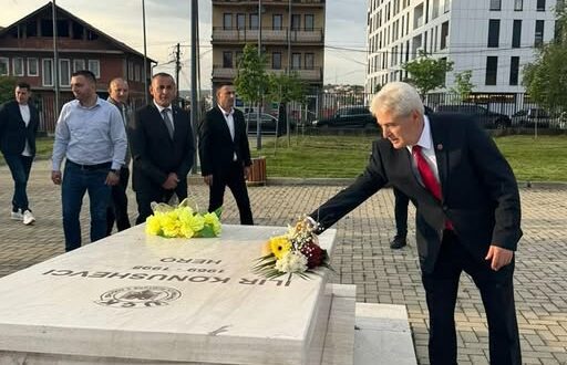 ali-ahmeti-perkujton-heroin-e-kombit-ilir-konushevci-humbja-e-tij-ishte-goditje-e-rende-per-uck-ne