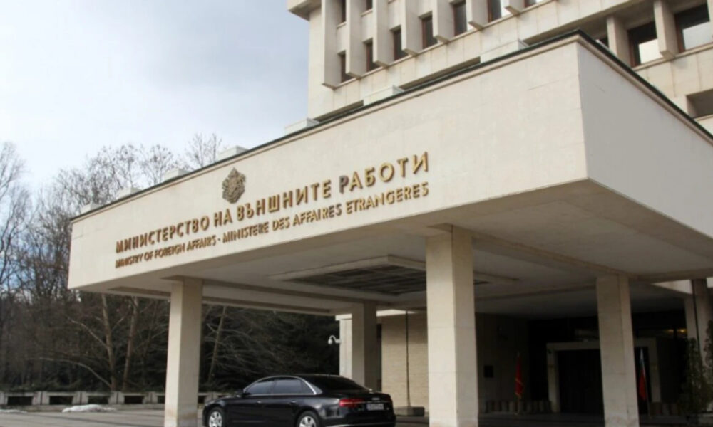 Bullgaria dënon ashpër djegien e automjeteve pranë ambasadës në Shkup  Akt agresioni i nxitur nga urrejtja