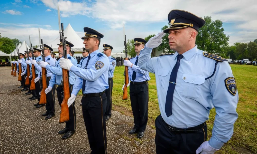 Ministri Toshkovski nuk i inkurajon policët të mbajnë mjekër