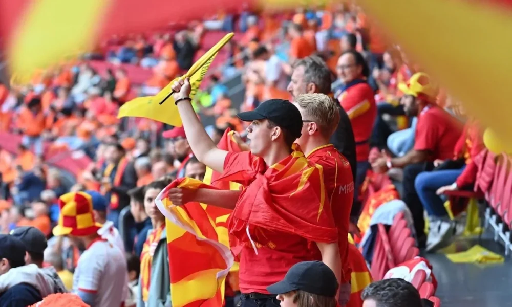 sporti-bashkon-urrejtja-percan-eshte-koha-te-bejme-tifozeri-pa-gjuhe-te-urrejtjes-racizem-dhe-provokime-nacionaliste