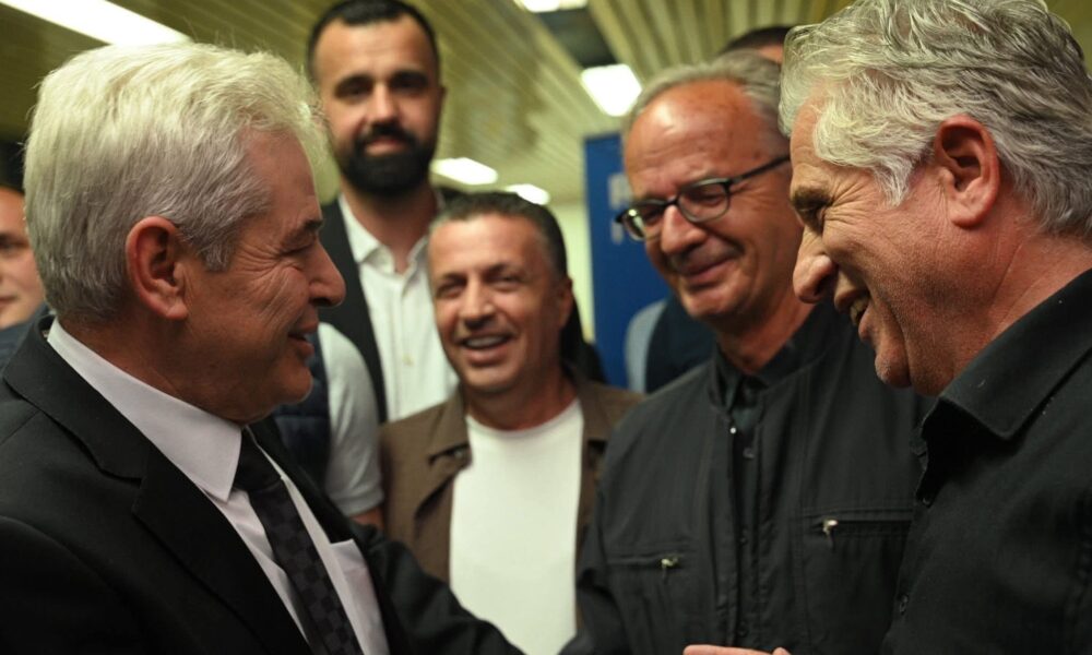Ahmeti rikthehet në Kumanovë me hijen e serbishtes  16 vite pas zyrtarizimit shfaqet krah këshilltarit të BDI që mbështeti vendimin