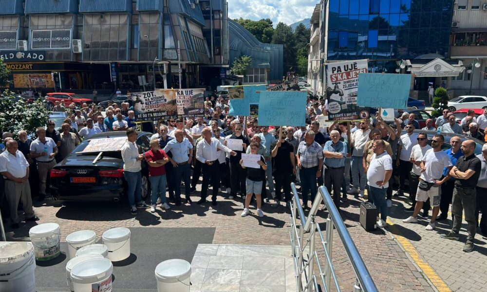 Protesta para komunës së Gostivarit  banorët e Debreshit kërkojnë zgjidhje për mungesën e ujit