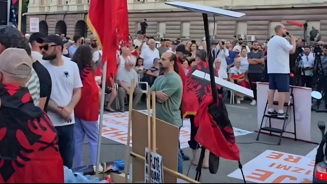 Rasti  Goxhaj  përbën fenomenin politik që nuk nisi me  Flamingo Revolution 