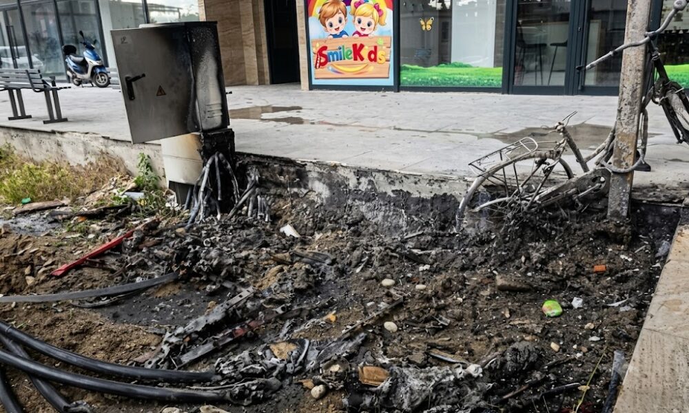 lajm-i-fundit-banoret-iken-zbathur-nga-ndertesa-zjarri-perfshiu-objektin-ne-kisella-vode