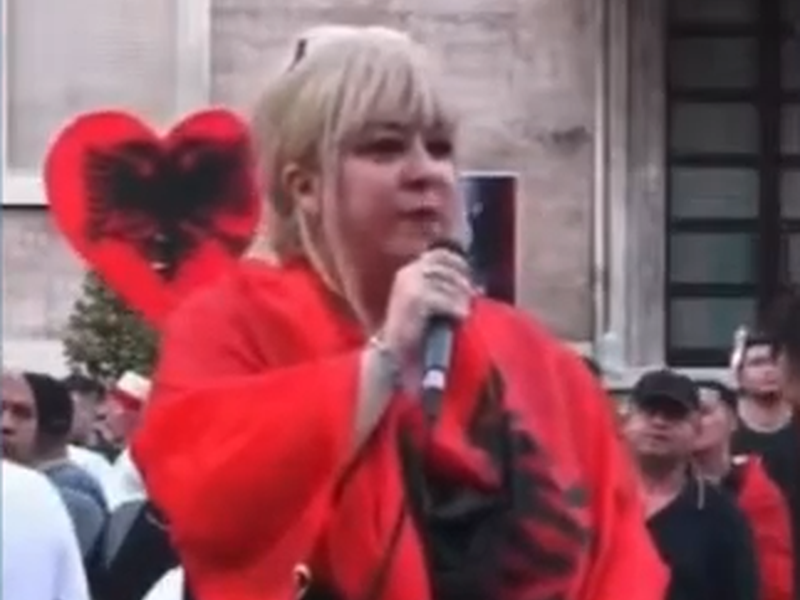 VIDEO  Qytetarja kundërshton deklaratat e Sali Berishës  Jemi ende të përsekutuar 