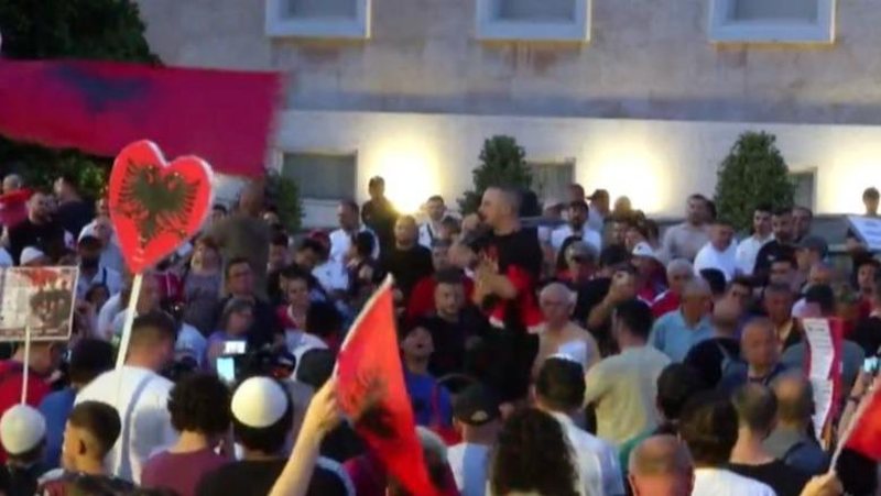 Qytetari për partitë e vogla  Po përdorin protestën për fushata dhe qëllime personale 