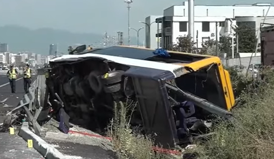 Zbardhen detaje të reja nga aksidenti i rëndë në autostradën Tiranë Durrës  një nga viktimat shoferi i furgonit