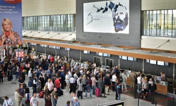 zgjedhjet-ne-kosove-kaq-qytetare-kane-hyre-te-premten-dhe-te-shtunen-ne-aeroportin-e-prishtines