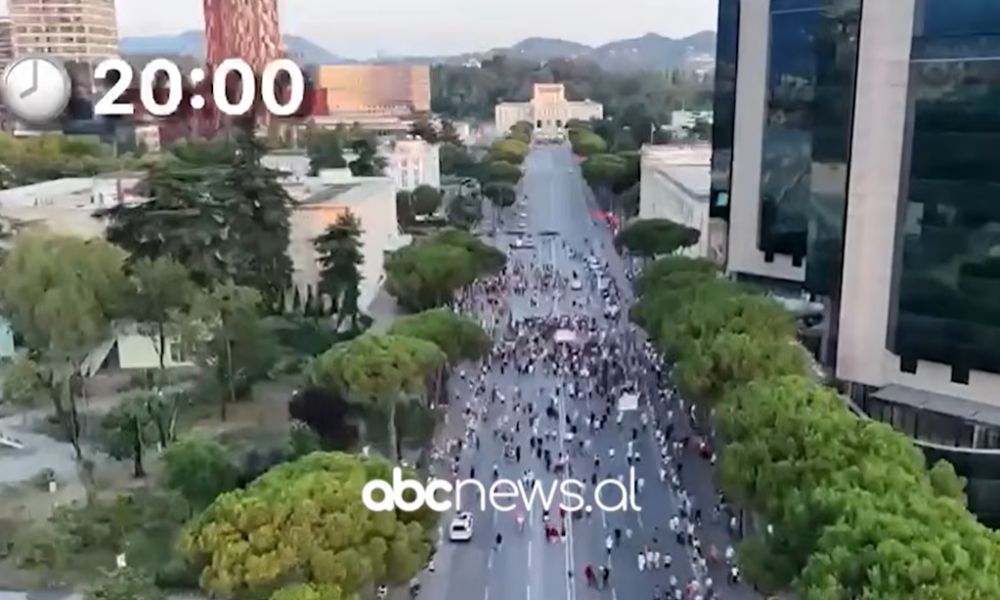 protesta-ne-tirane-ja-pjesemarrja-e-qytetareve-ne-oren-20-00-pamje-me-dron